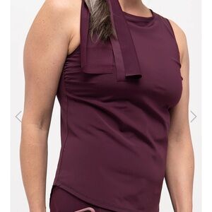 Line In The Sand burgundy performance tank w/ built in bra Sz XL